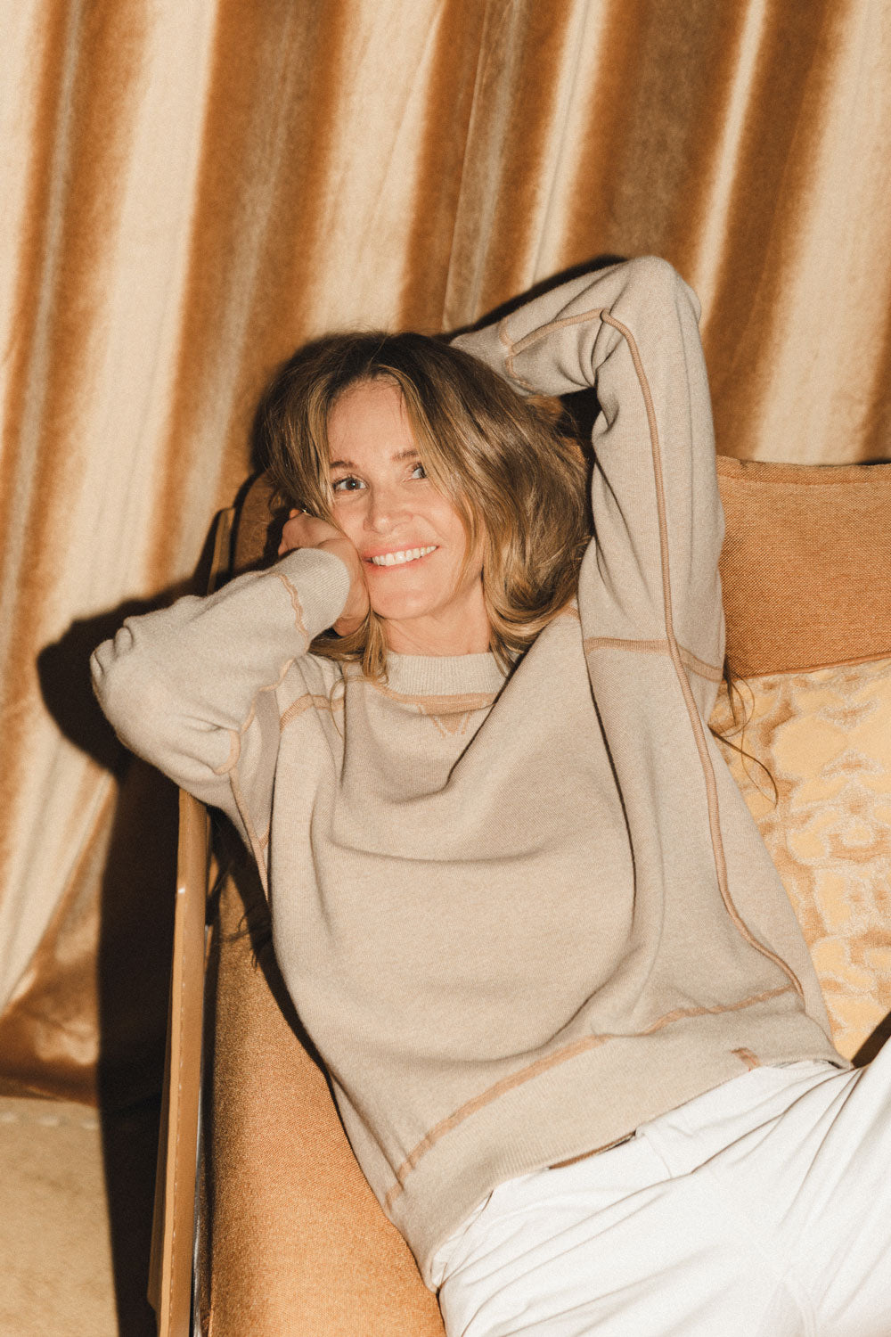 Beige reversible cashmere sweater | Elle Macpherson x Linnea Lund