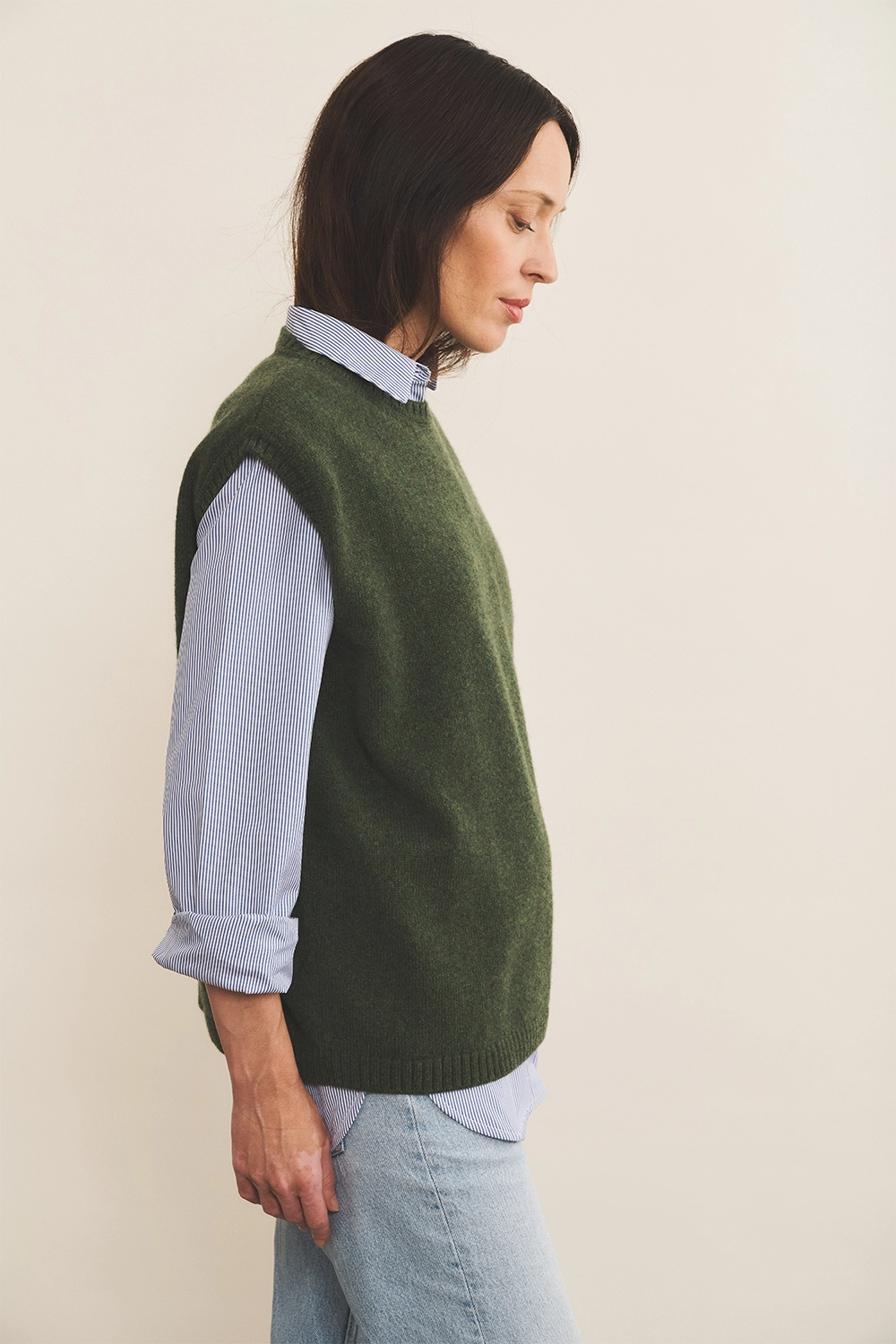 Dark green Cashmere sleeveless sweater women - side view | Berit | Linnea Lund