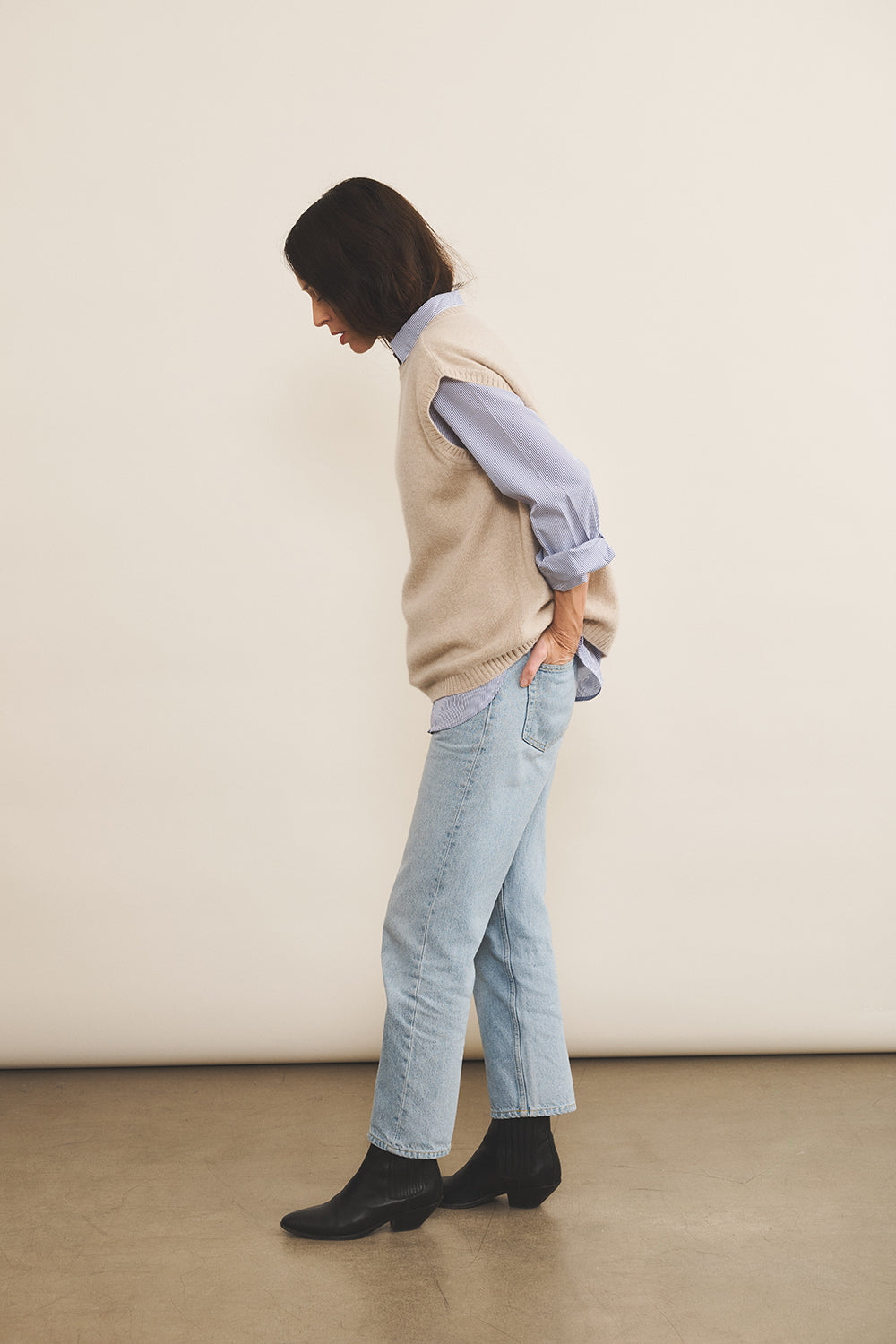 White cashmere sleeveless cardigan women - Side view | Berit | Linnea Lund