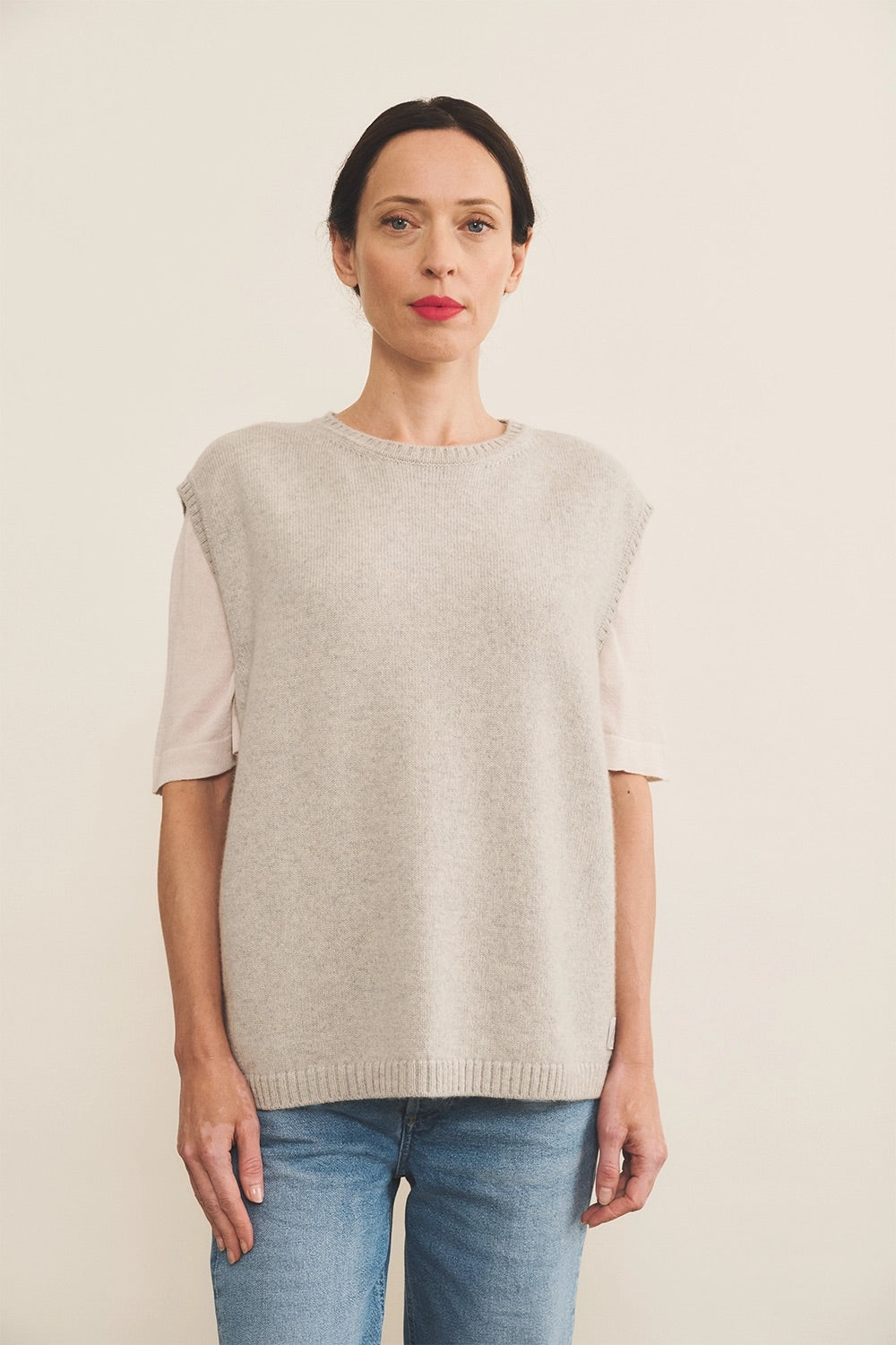 Cashmere sleeveless cardigan women grey - front view | Berit | Linnea Lund