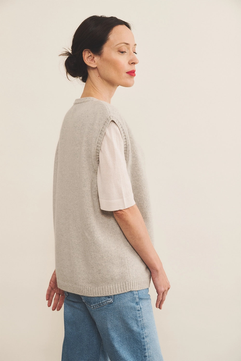 Cashmere sleeveless cardigan women grey - side view | Berit | Linnea Lund