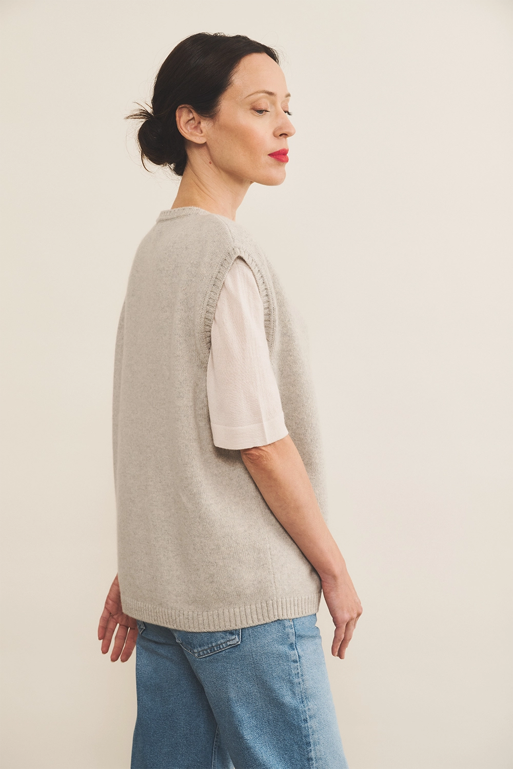 Cashmere sleeveless cardigan women grey - side view | Berit | Linnea Lund