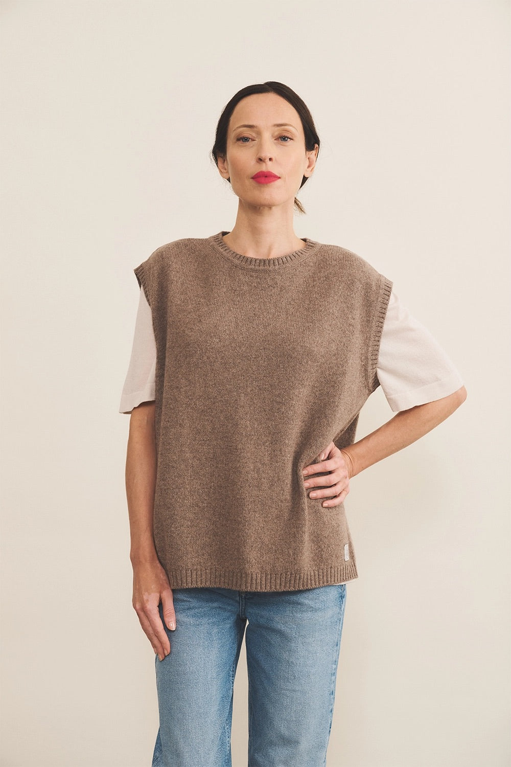 Taupe Cashmere sleeveless sweater women - front | Berit | Linnea Lund