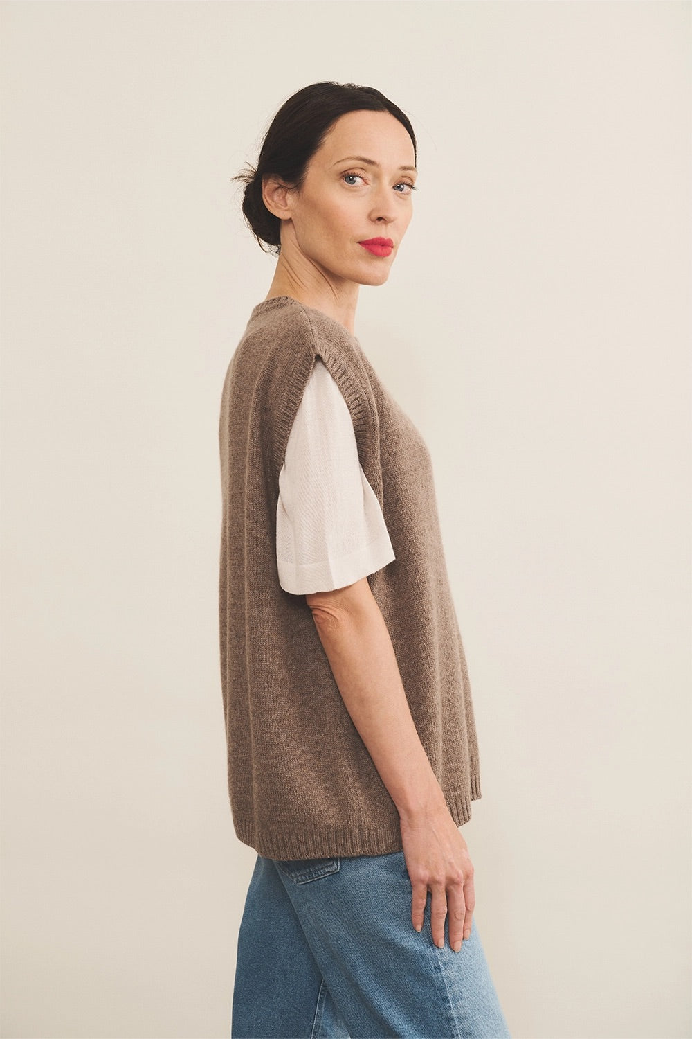 Taupe Cashmere sleeveless sweater women - side view | Berit | Linnea Lund