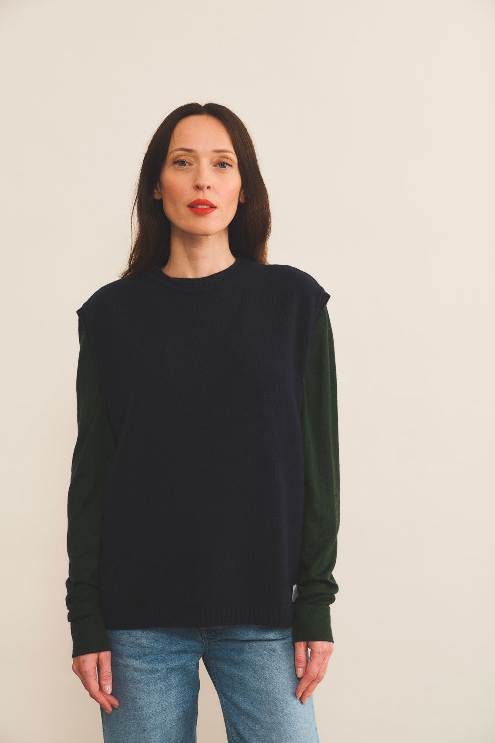 Cashmere sleeveless cardigan women midnight blue - front view | Berit | Linnea Lund
