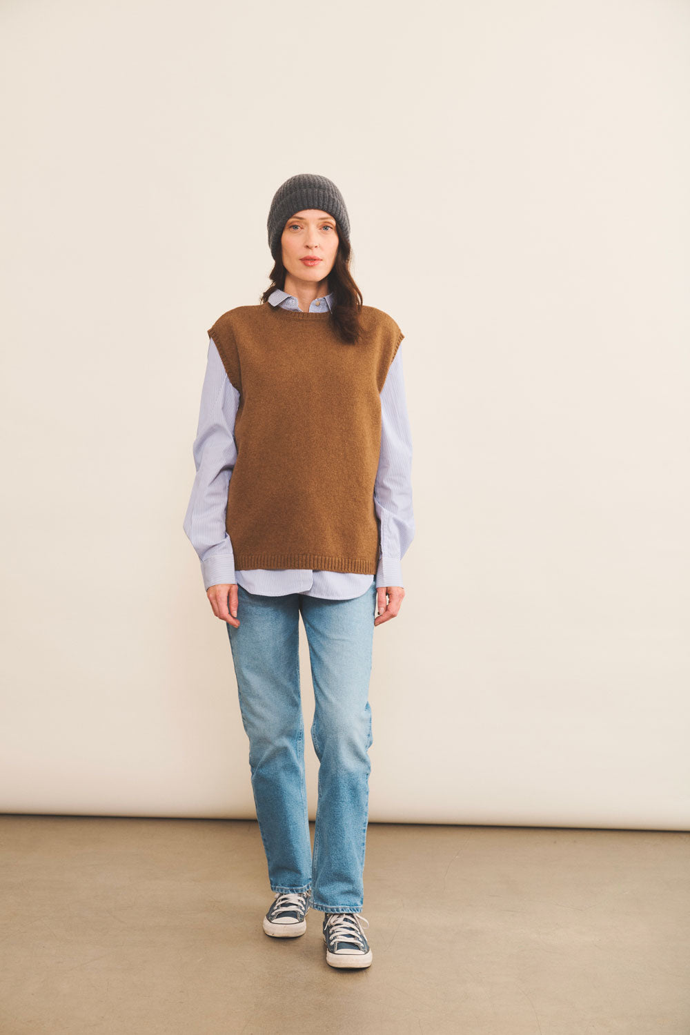 Cashmere sleeveless cardigan women moka - look | Berit | Linnea Lund