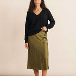 Deep V neck cashmere sweater black women | Cadaquès | Linnea Lund