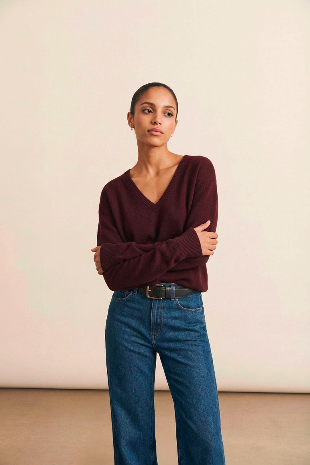 Deep V neck cashmere sweater burgundy women | Cadaques | Linnea Lund