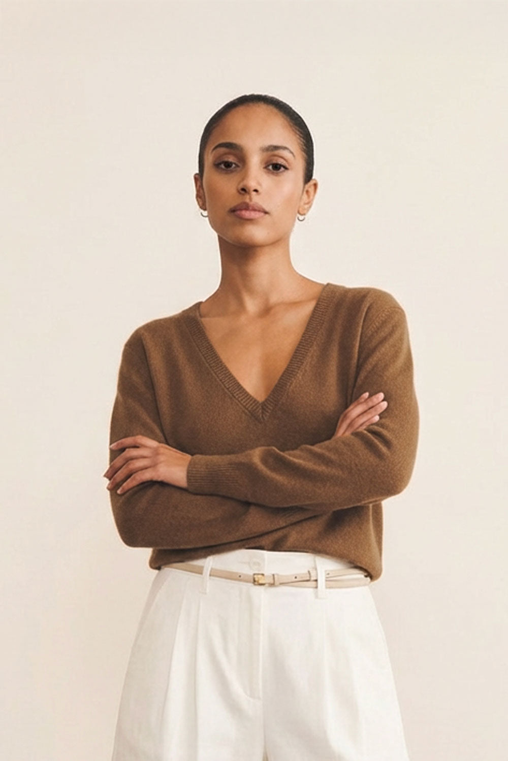 Deep V neck cashmere sweater brown women | Cadaques | Linnea Lund
