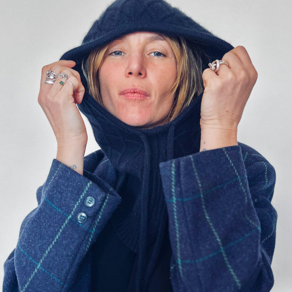 Midnight blue cashmere balaclava with diamond pattern look | Marine | Linnea Lund