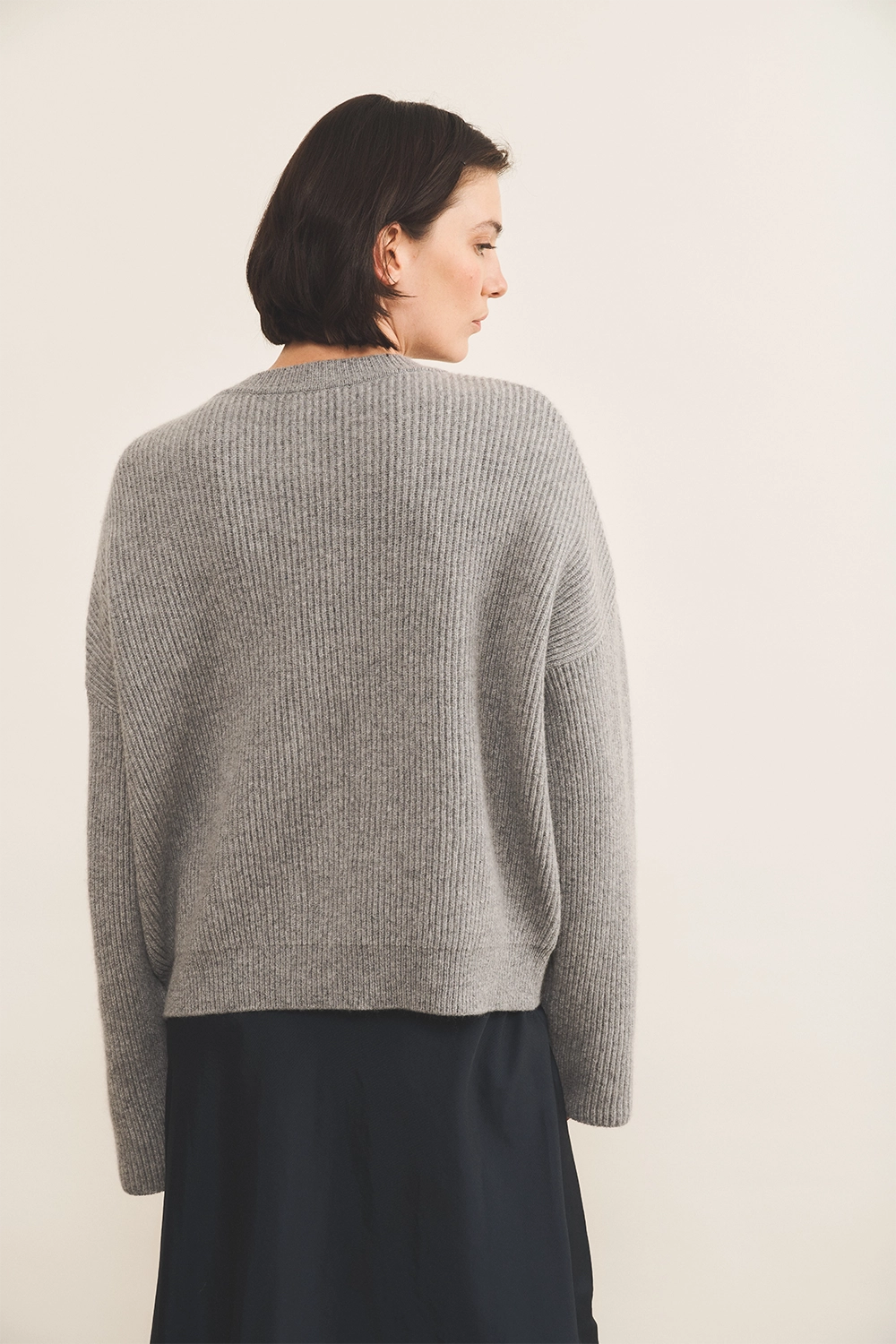 Grey cashmere cardigan women - back view | Carole | Linnea Lund