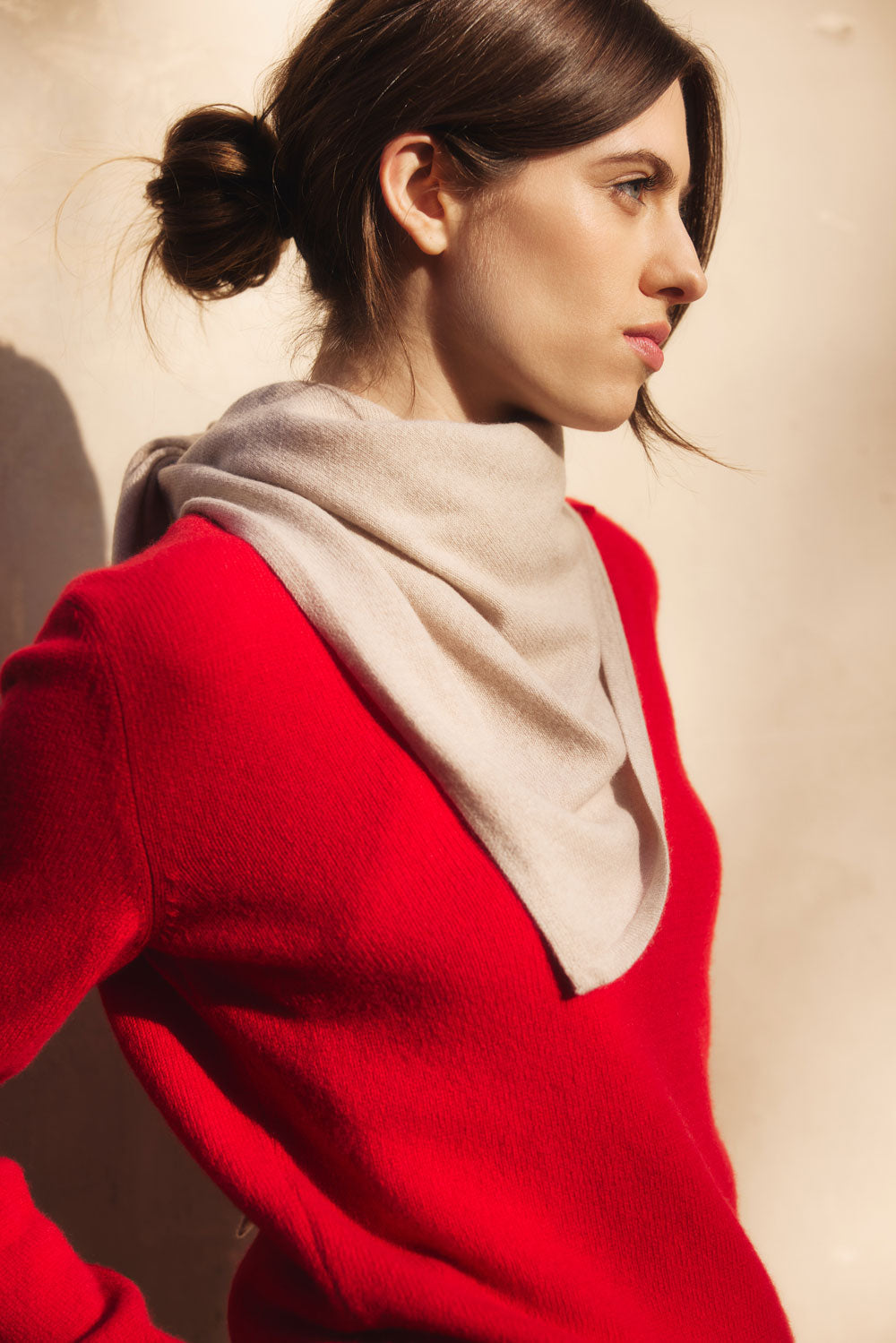 Beige triangle cashmere scarf | Liv | Linnea Lund