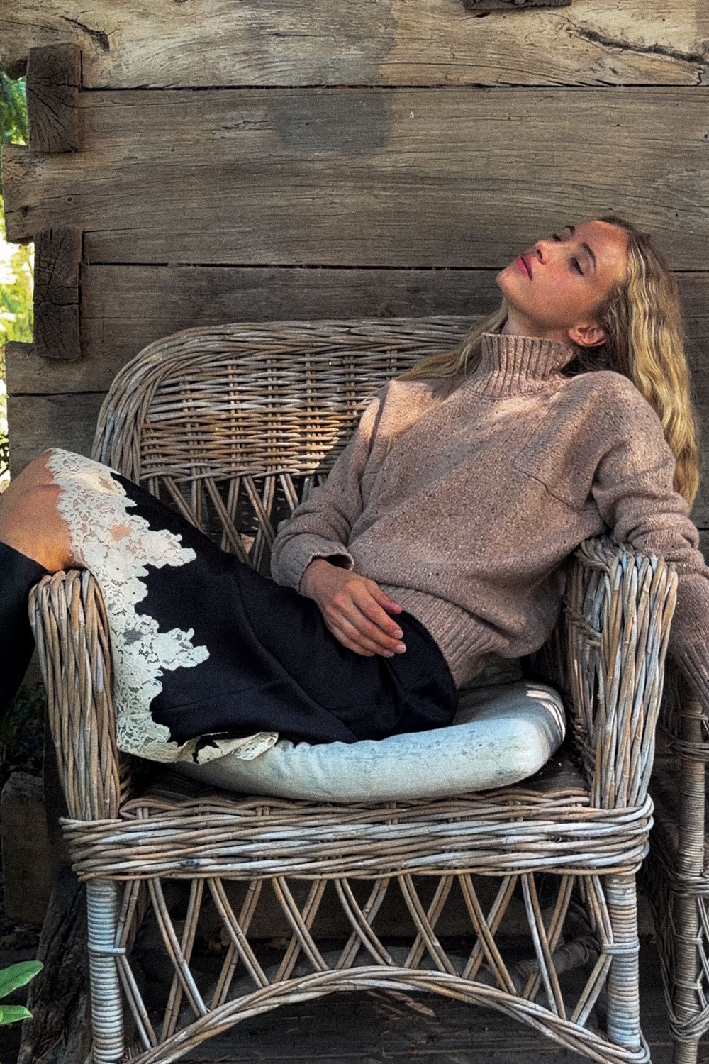 Textured beige turtleneck cashmere sweater | Charlotte | Linnea Lund