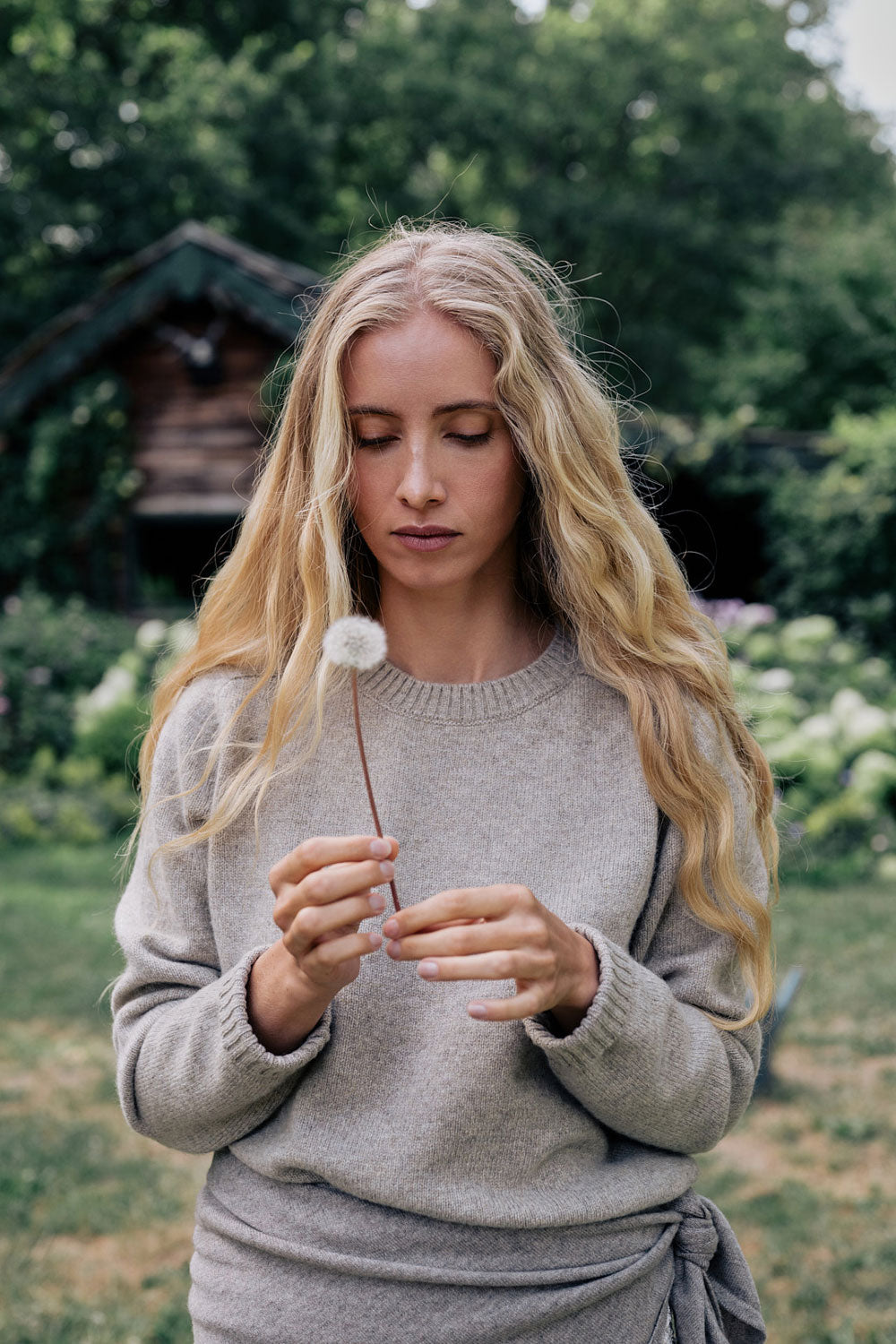 Dark beige cashmere sweater for women | Chloé | Linnea Lund