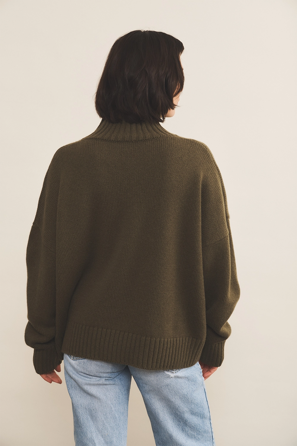 Kaki color cashmere sweater women - back view | Christina | Linnea Lund