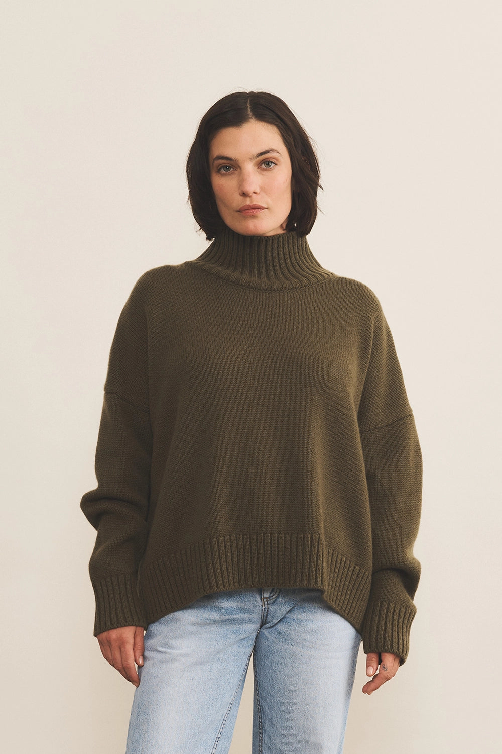 Kaki color cashmere sweater women - front view | Christina | Linnea Lund