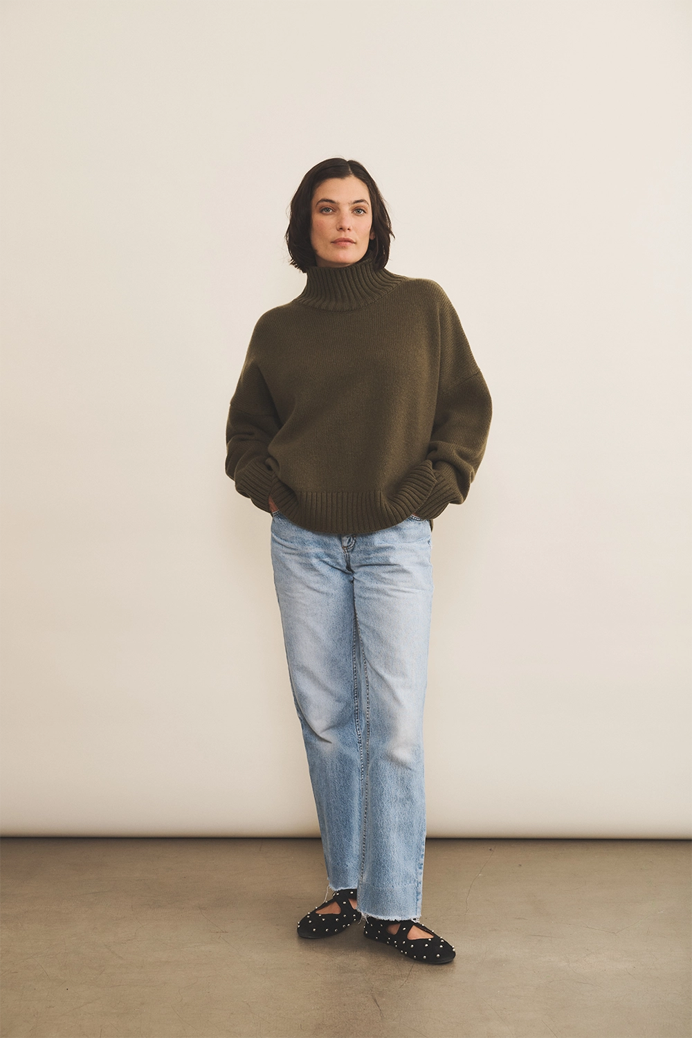 Kaki color cashmere sweater women - look | Christina | Linnea Lund