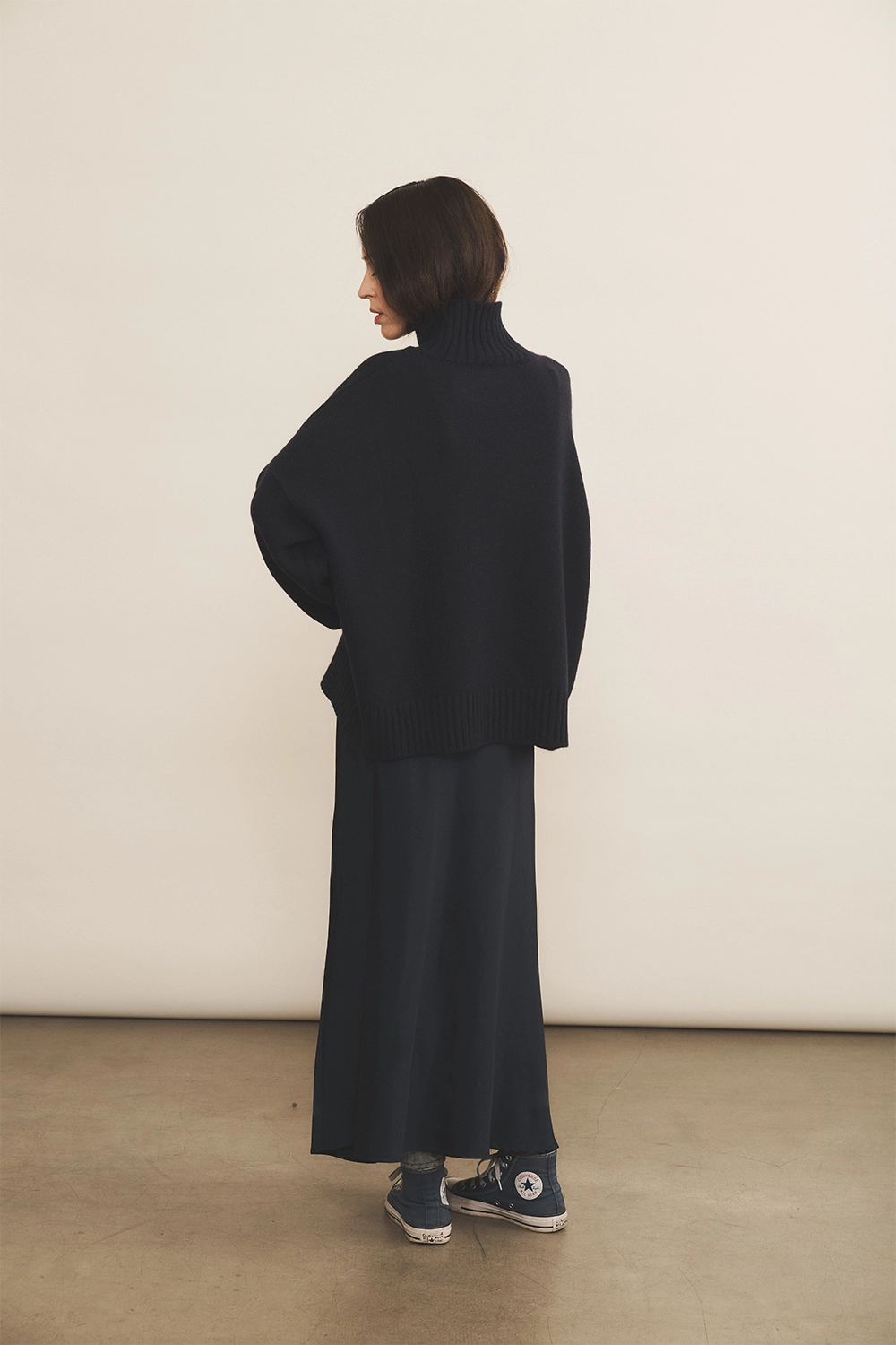 Navy blue cashmere sweater women - back view | Christina | Linnea Lund