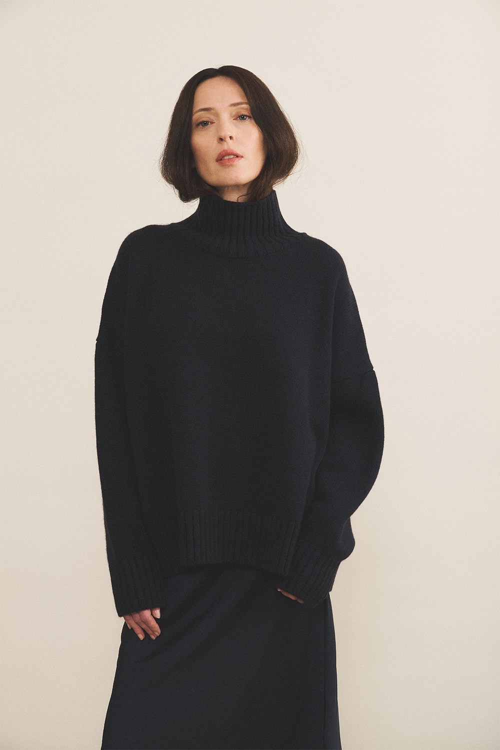 Navy blue cashmere sweater women - front view | Christina | Linnea Lund