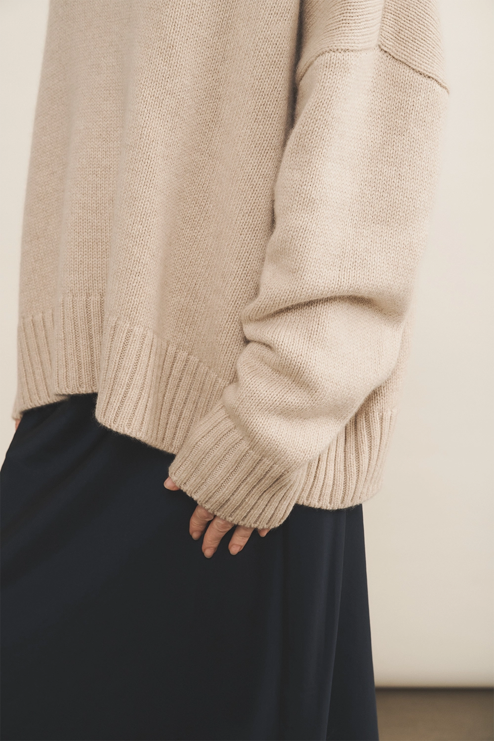Beige cashmere sweater women - focus | Christina | Linnea Lund