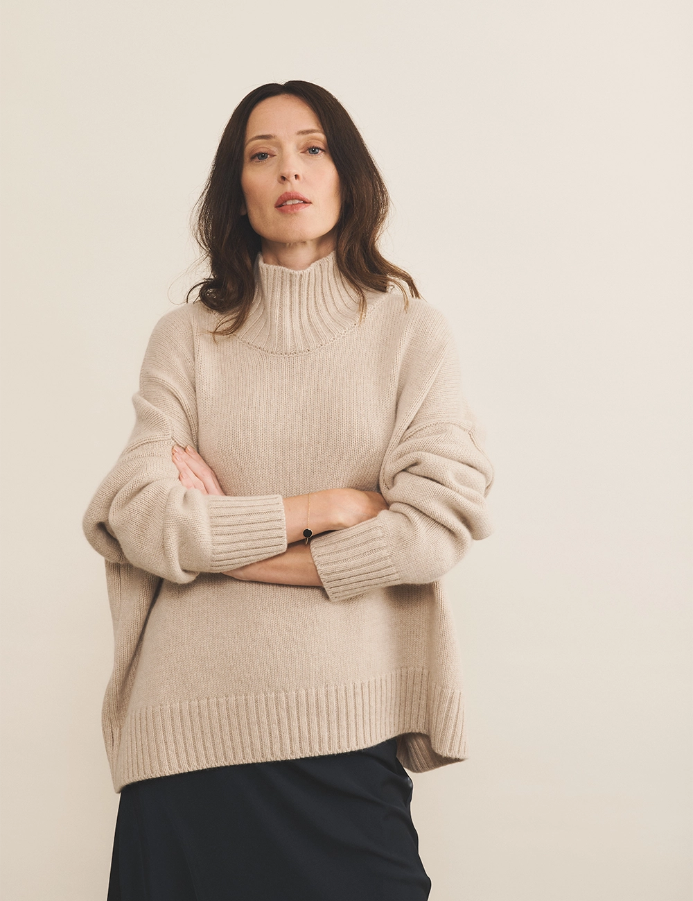 Beige cashmere sweater women - front view | Christina | Linnea Lund