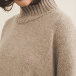 Greige cashmere sweater women - focus | Christina | Linnea Lund
