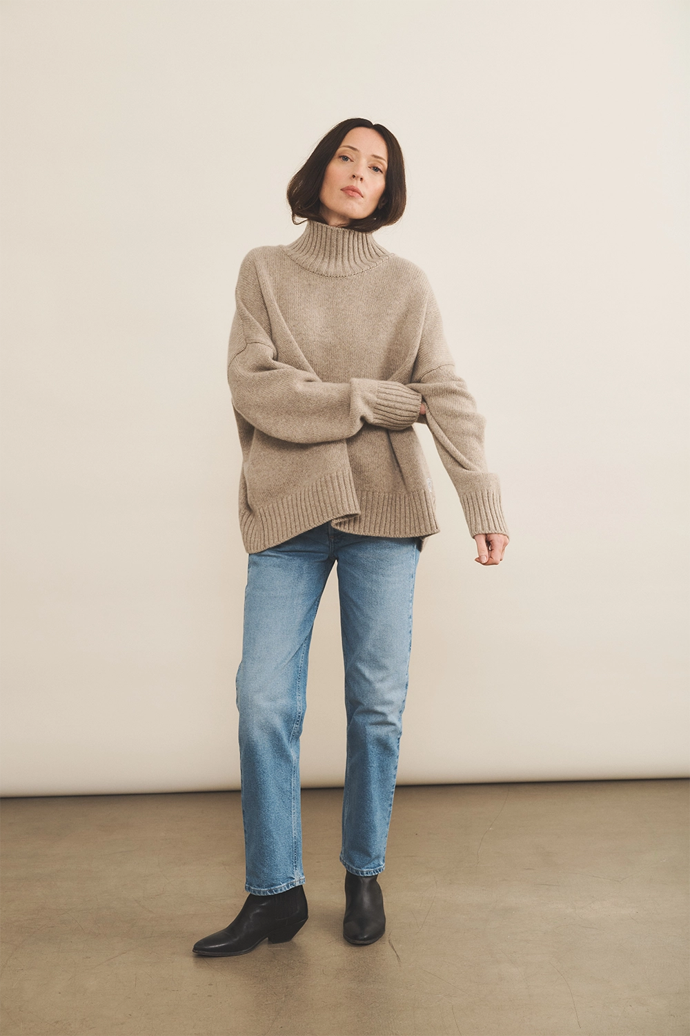 Greige cashmere sweater women - look | Christina | Linnea Lund