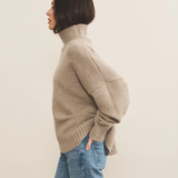 Greige cashmere sweater women - side view | Christina | Linnea Lund