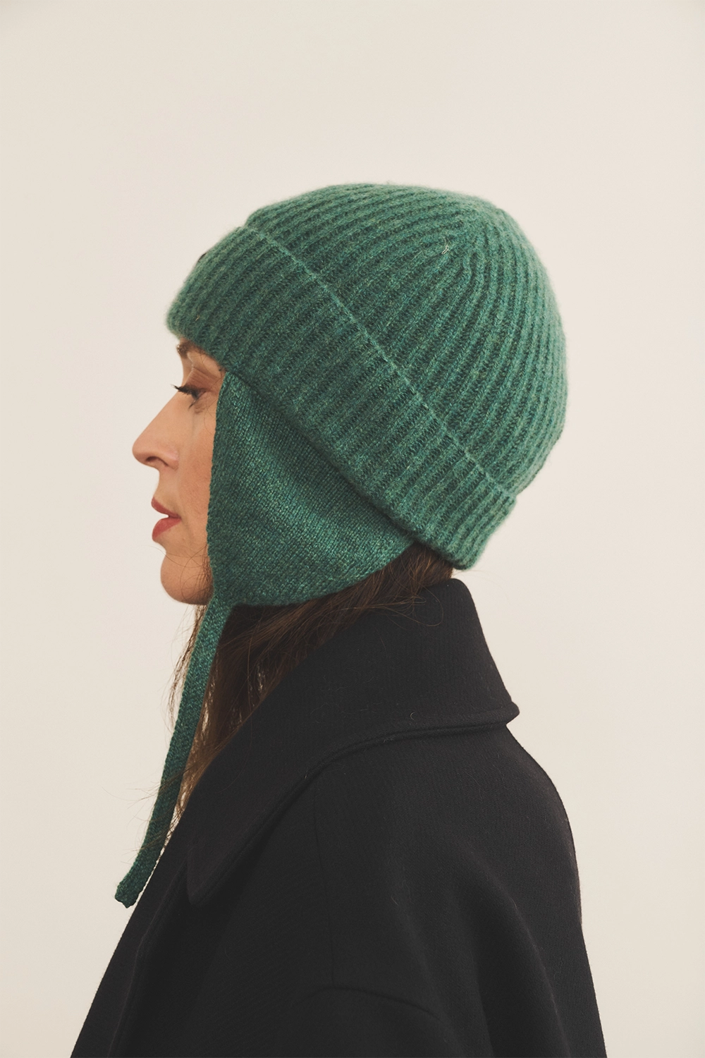 Green cashmere chapka unisex - side view | Elliott | Linnea Lund
