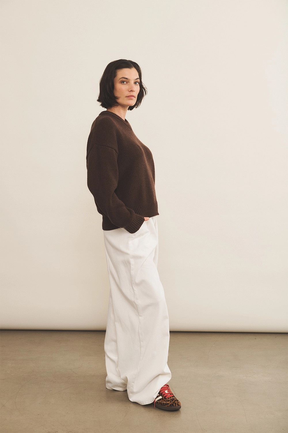 brown chocolate color cashmere sweater women - side view | Emilie | Linnea Lund
