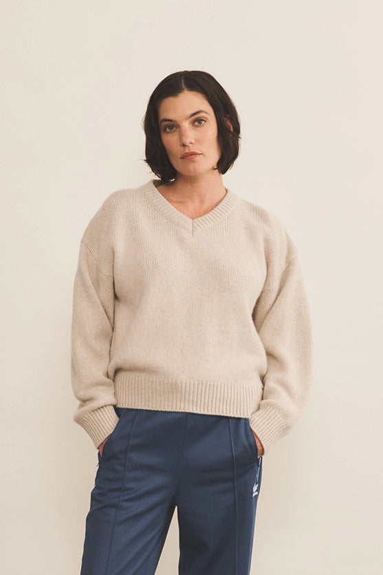 beige color cashmere sweater women - front view | Emilie | Linnea Lund