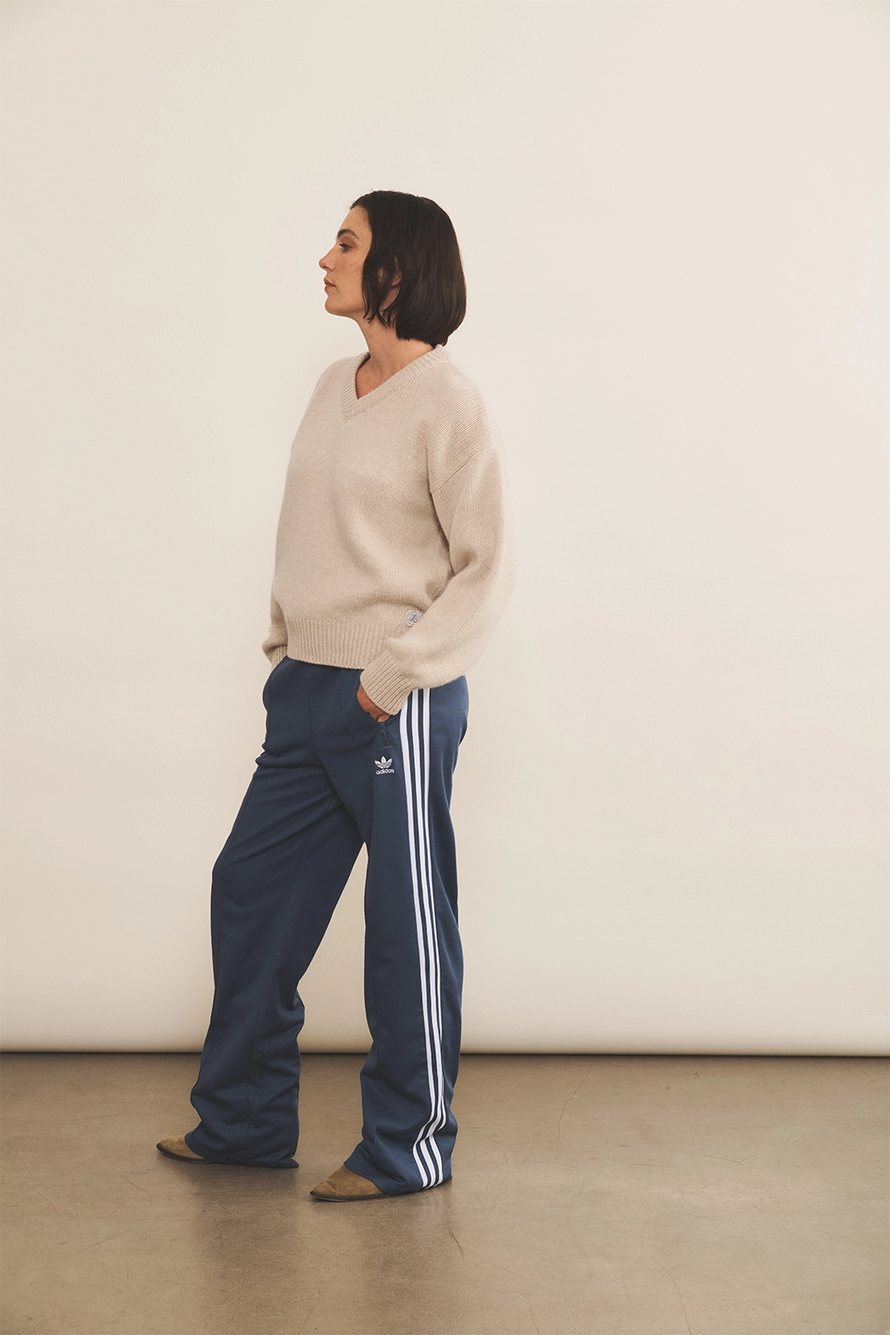 beige color cashmere sweater women - side view | Emilie | Linnea Lund