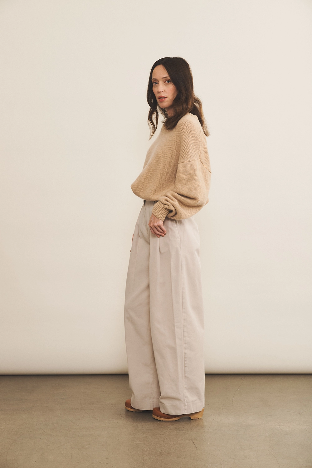 sand beige cashmere sweater women - side view | Emilie | Linnea Lund