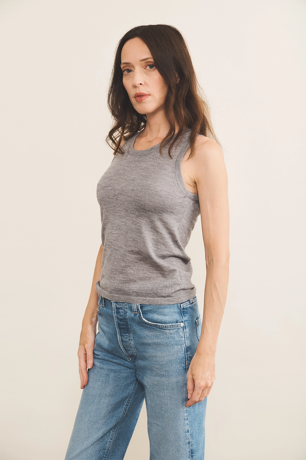 Grey cashmere top women - side view | Emma | Linnea Lund