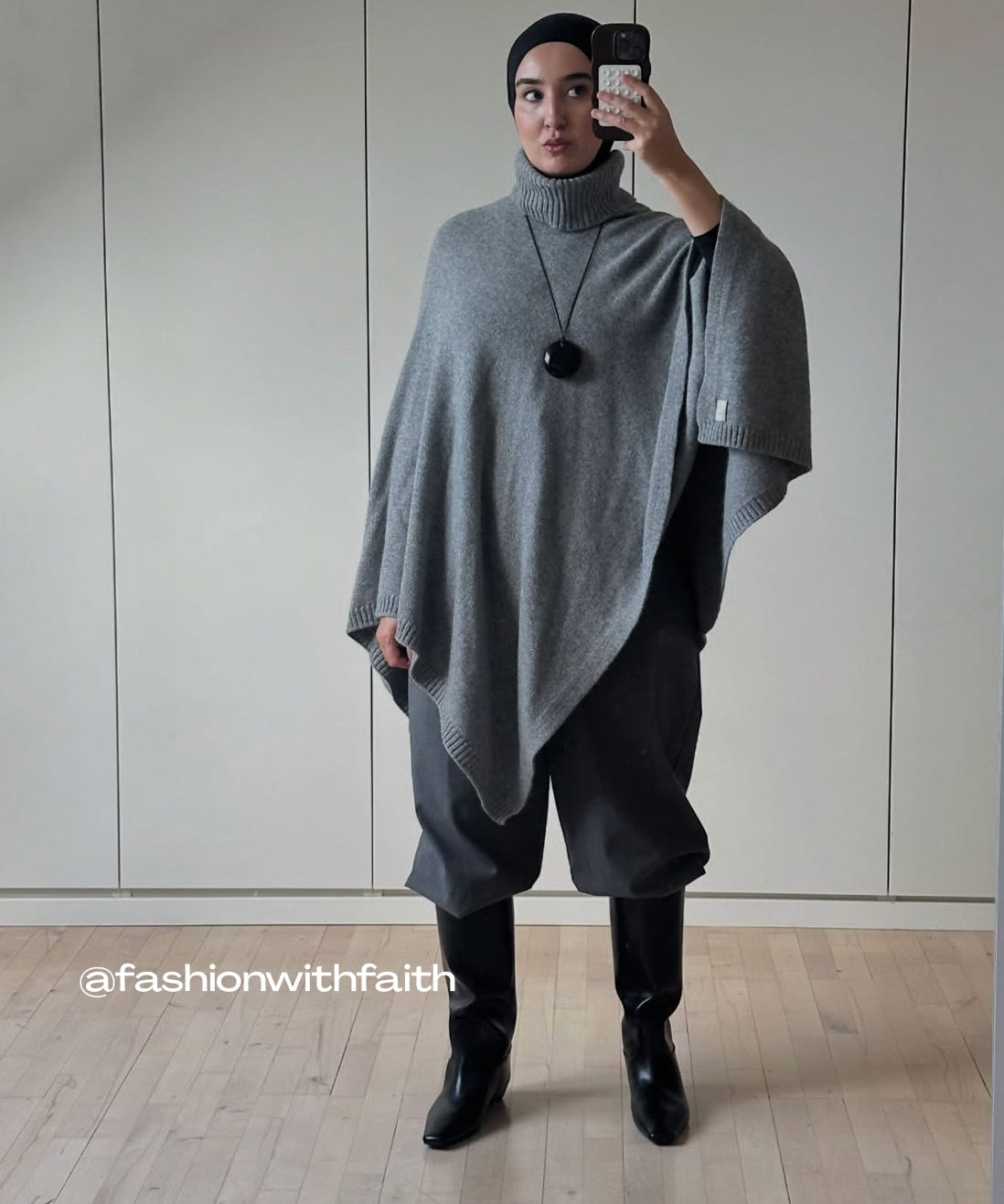 Influencer Imane Asry "Fashion With Faith" wearing the Linnea Lund cashmere poncho Angela