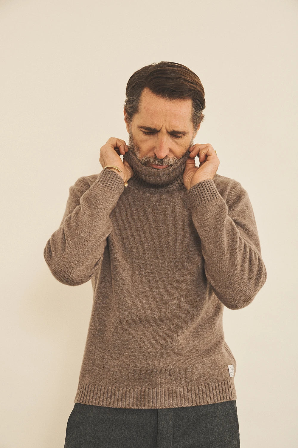 Taupe men cashmere sweater - front view | François | Linnea Lund