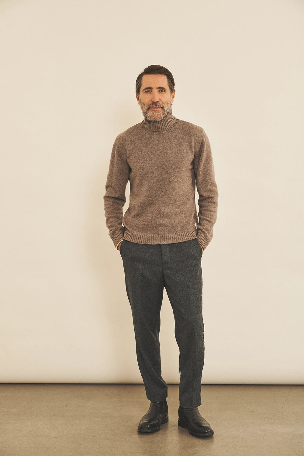 Taupe men cashmere sweater - look | François | Linnea Lund