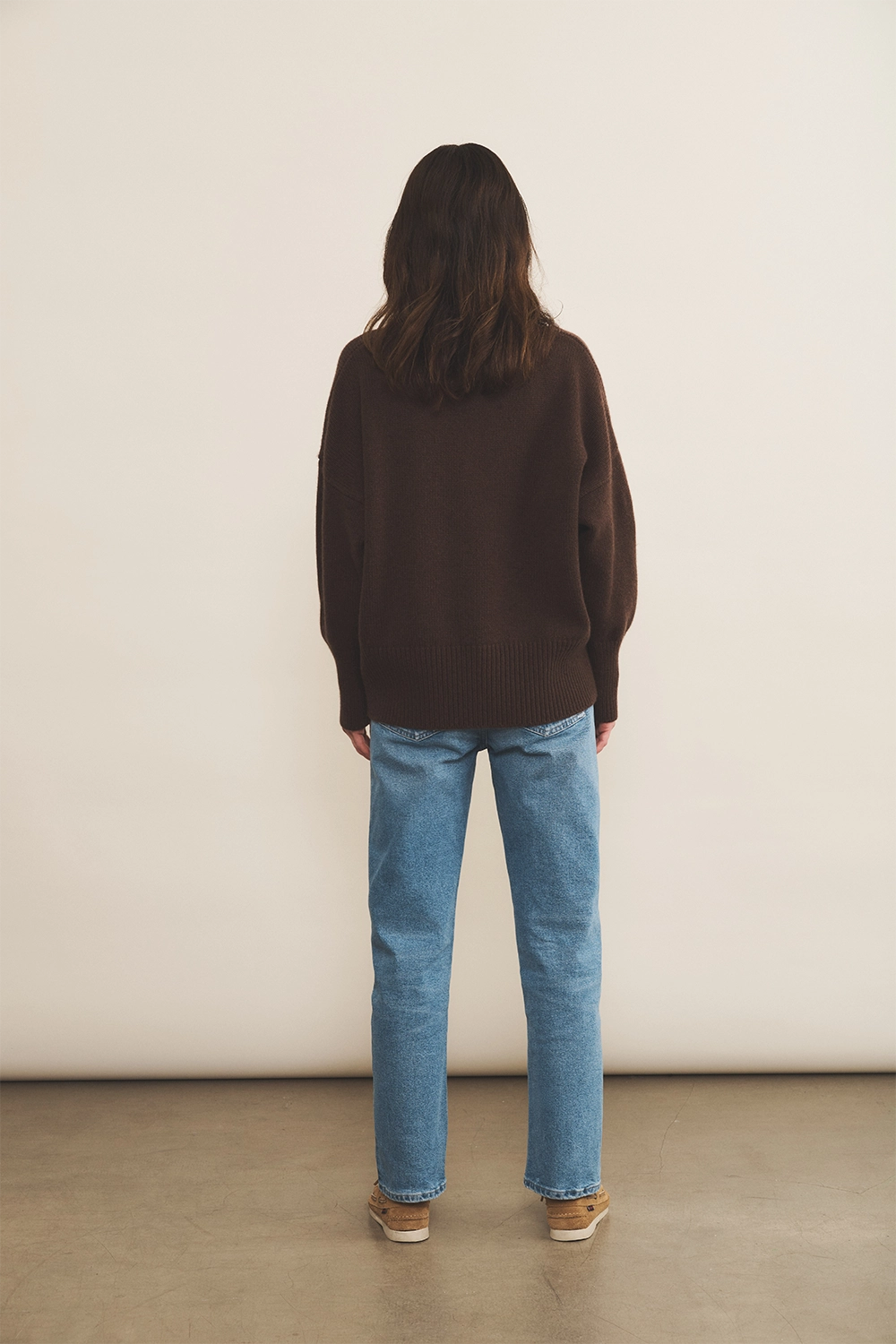 brown chocolate cashmere sweater women - back view | Francesca | Linnea Lund