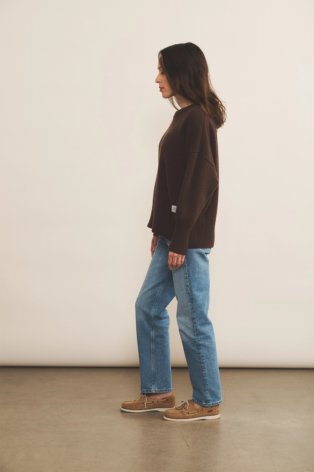 brown chocolate cashmere sweater women - side view | Francesca | Linnea Lund