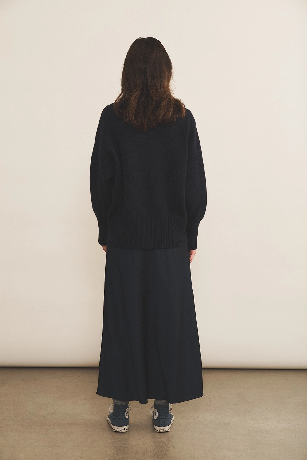 dark blue cashmere sweater women - back view | Francesca | Linnea Lund