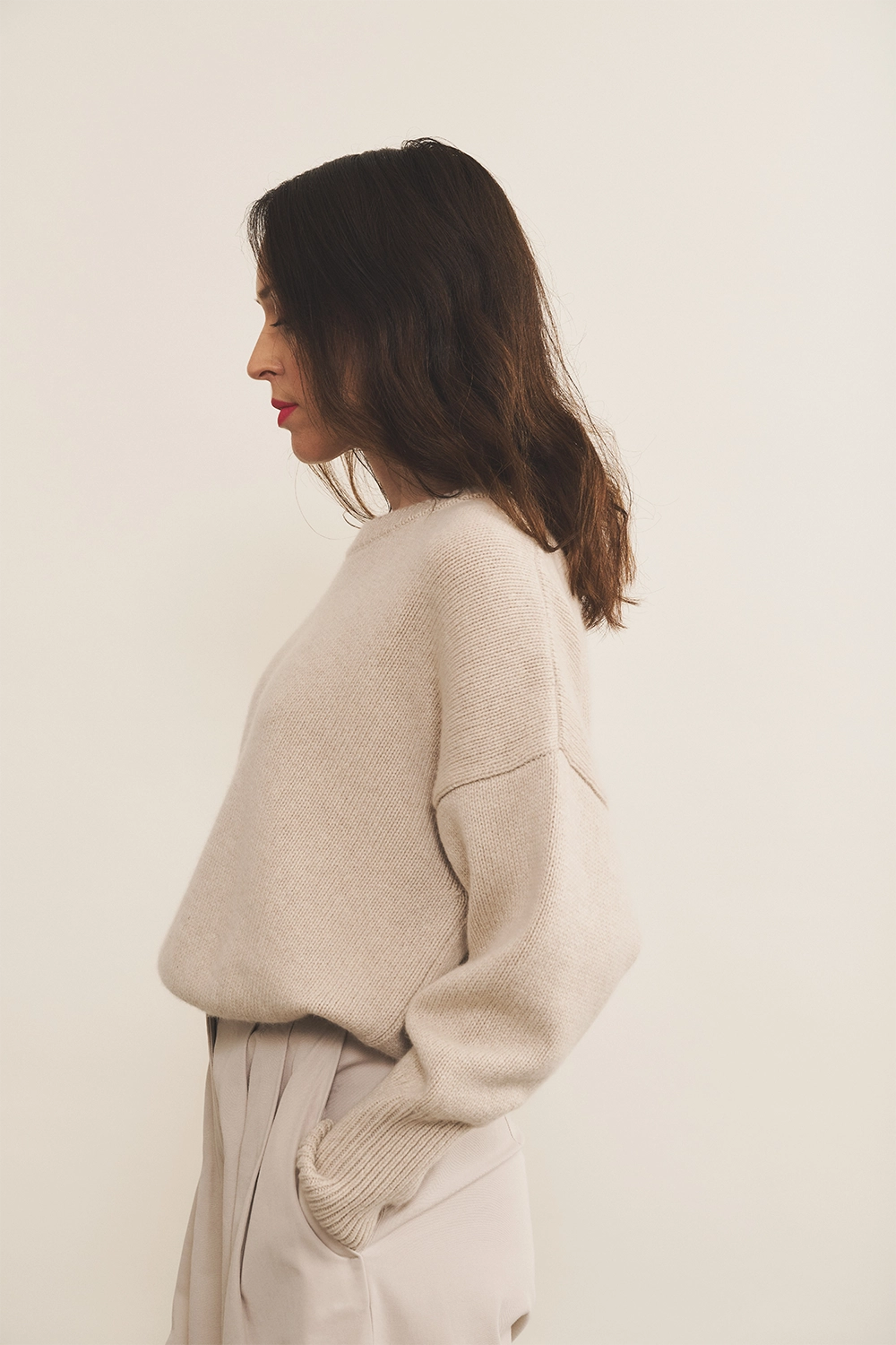 beige cashmere sweater women - side view | Francesca | Linnea Lund