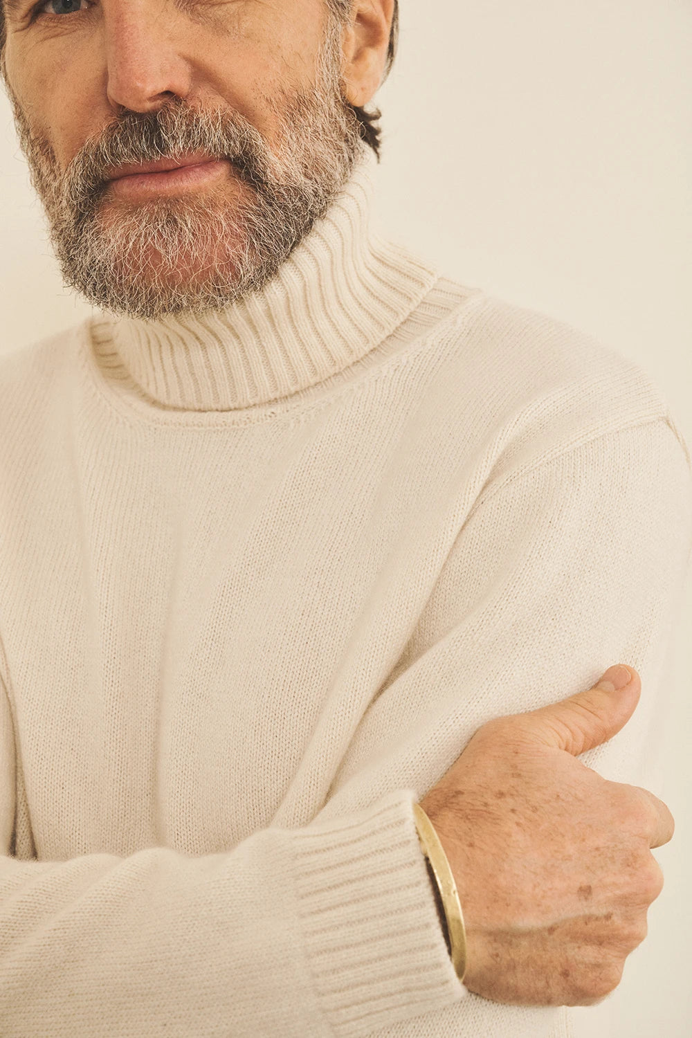 White men cashmere sweater - focus fabric | François | Linnea Lund