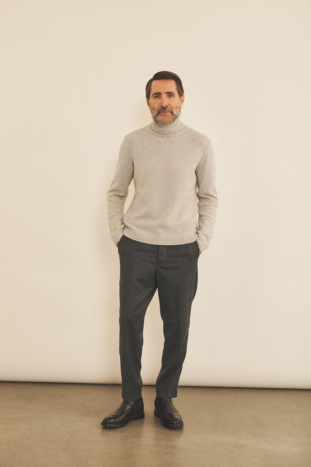 light grey cashmere sweater men - look | François | Linnea Lund
