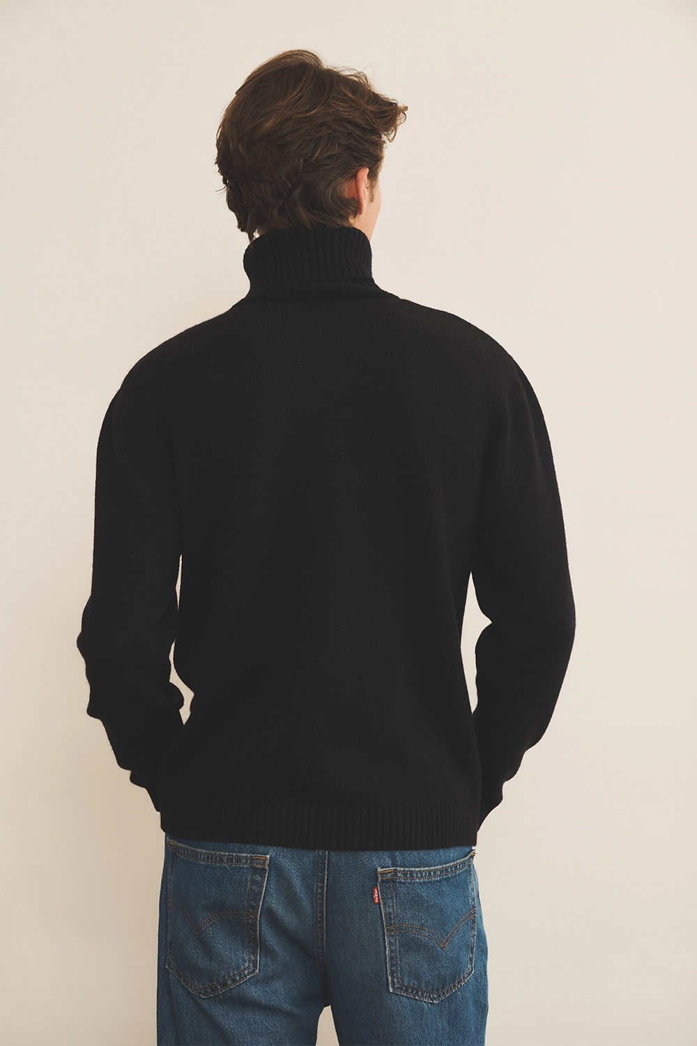 black cashmere sweater men - back view | Francois | Linnea Lund