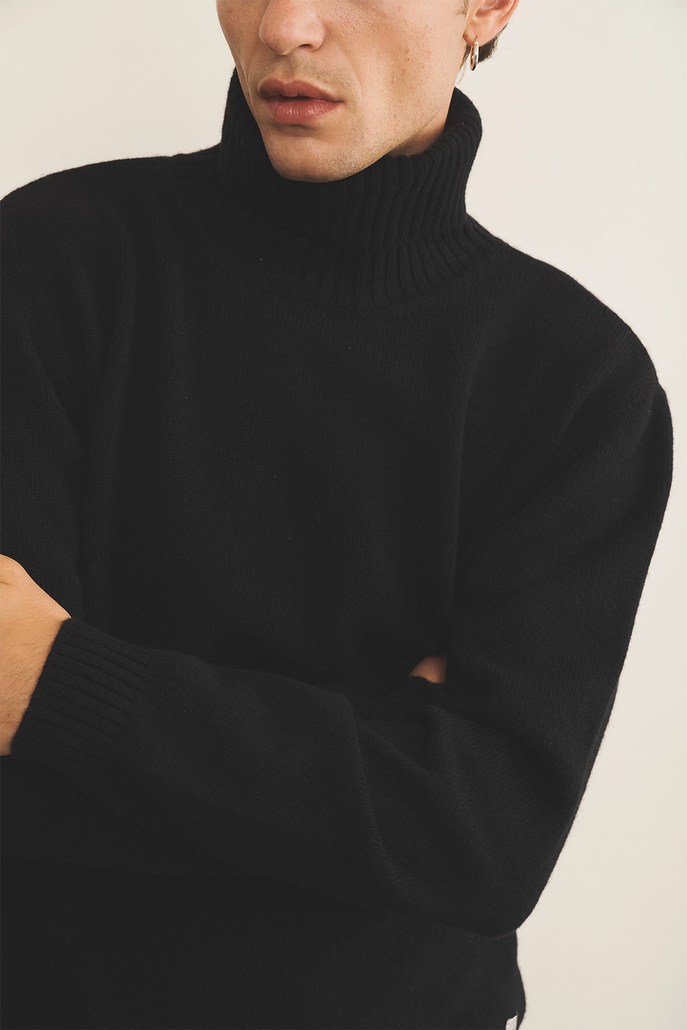 black cashmere sweater men - focus | Francois | Linnea Lund