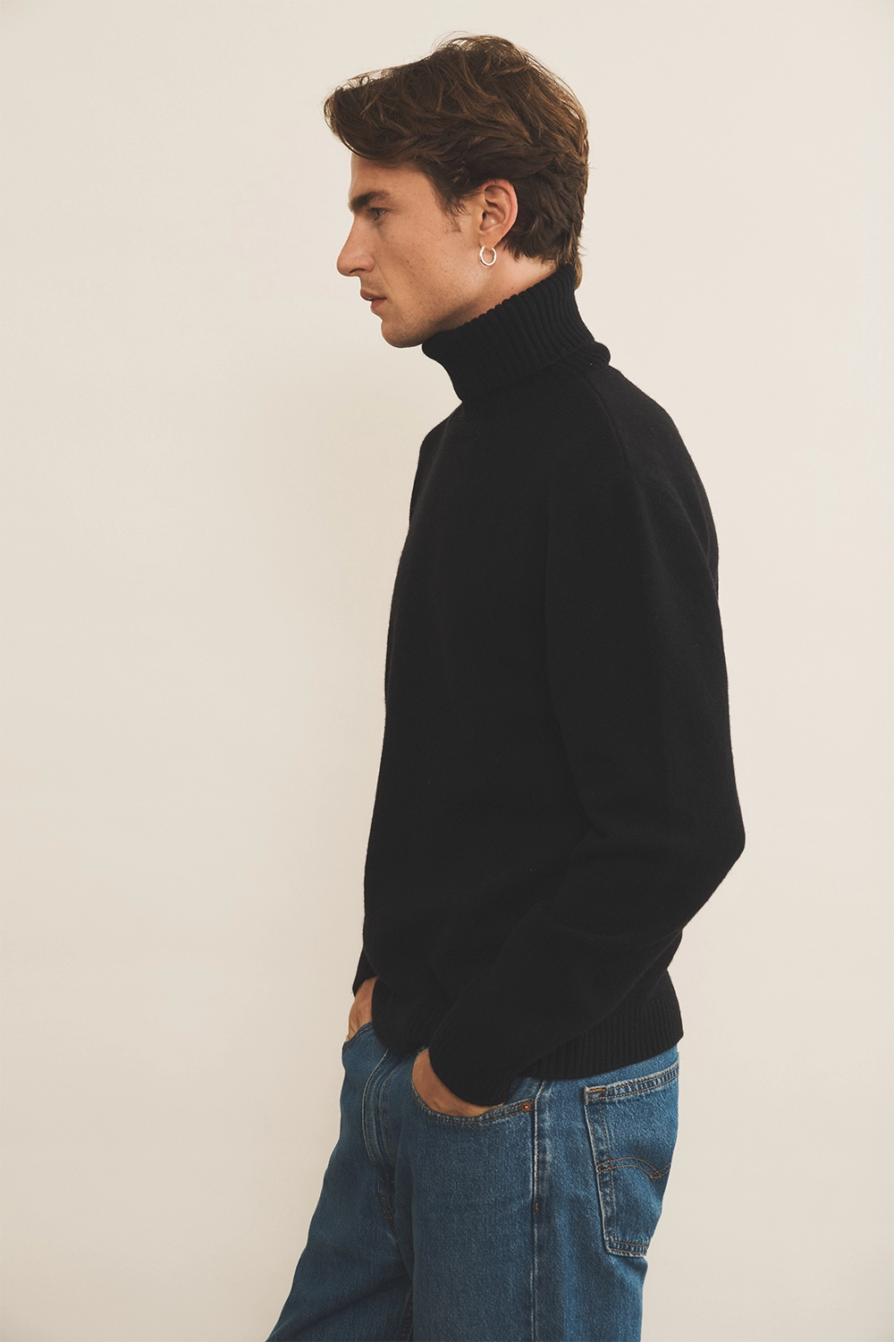 black cashmere sweater men - side view | Francois | Linnea Lund