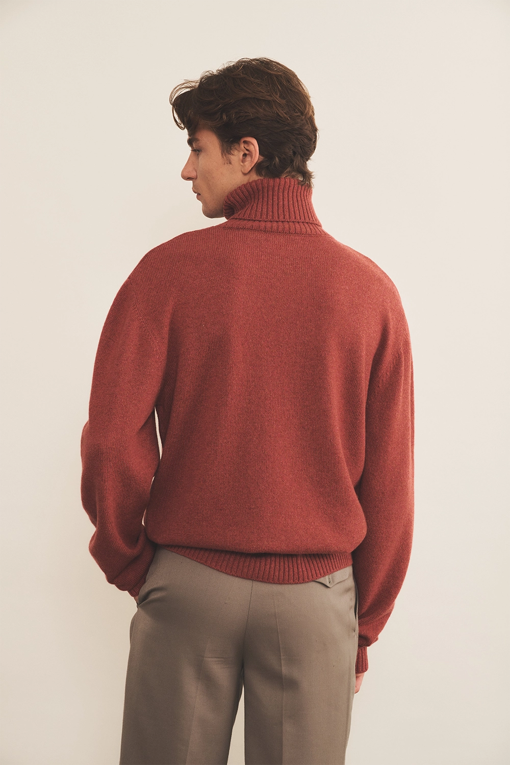 red ochre cashmere sweater men - back view | Francois | Linnea Lund
