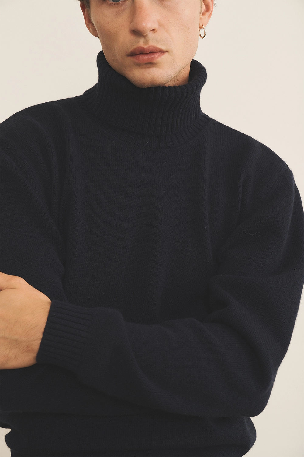 dark blue cashmere sweater men - focus | François | Linnea Lund