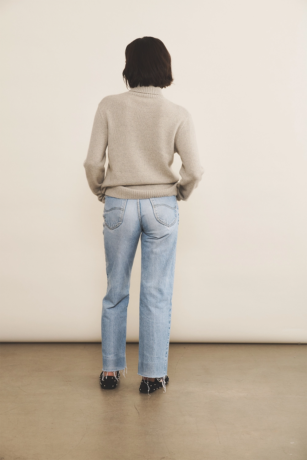 light grey cashmere sweater women - back view | François | Linnea Lund