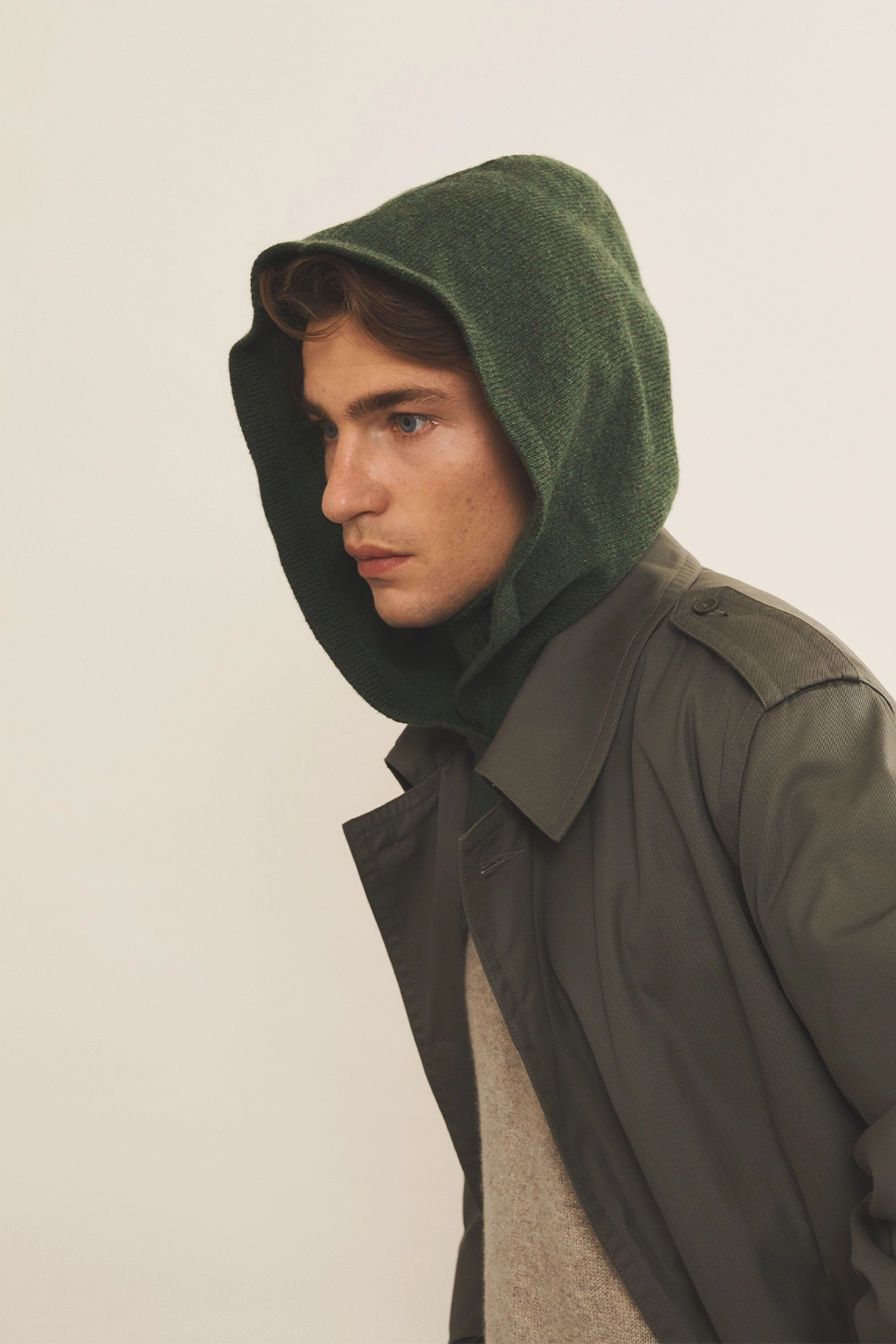 dark green hooded cashmere collar  men - side view | Gilles | Linnea Lund